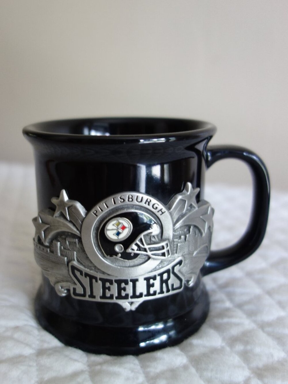 PITTSBURGH STEELERS Official NFL Black Ceramic Coffee Mug Metal Pewter Emblem